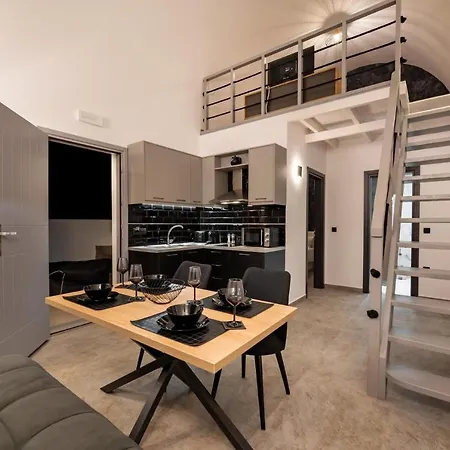 Charming Santorini 2 Bedrooms Premium Private Heated Pool Refined Interior Villa
