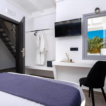 Charming Santorini 2 Bedrooms Premium Private Heated Pool Refined Interior