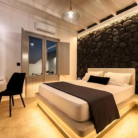 Charming Santorini 2 Bedrooms Premium Private Heated Pool Refined Interior