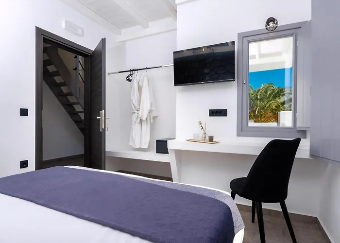 Charming Santorini 2 Bedrooms Premium Private Heated Pool