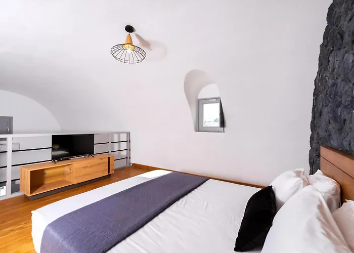 Charming Santorini 2 Bedrooms Premium Private Heated Pool